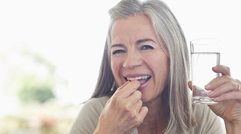 فيتامينات ومكملات غذائية للمرأة بعد الخمسين